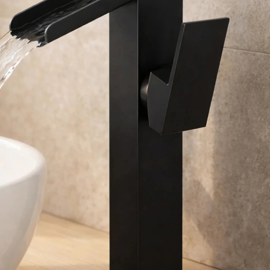 Robinet lavabo salle de bain design rectangulaire cascade - Noir - Laiton
