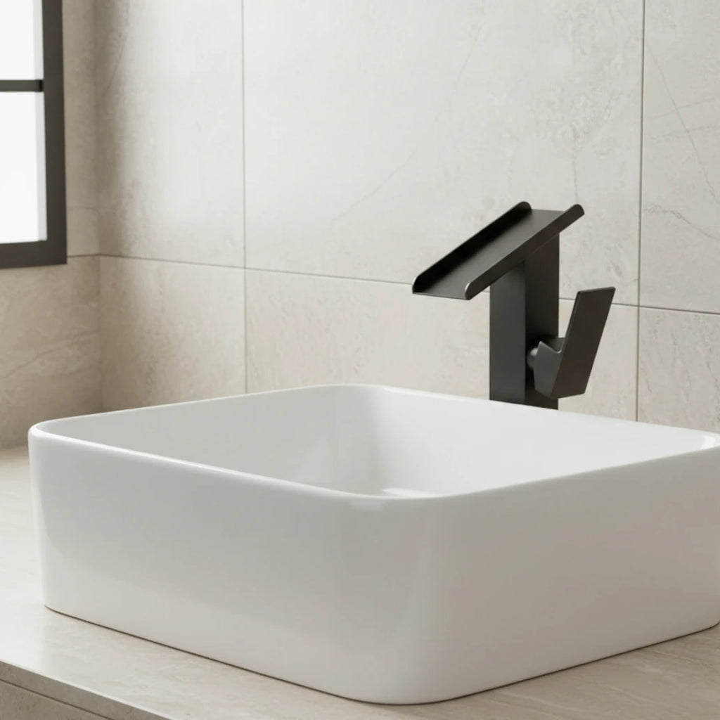 Robinet lavabo salle de bain design rectangulaire cascade - Noir - Laiton
