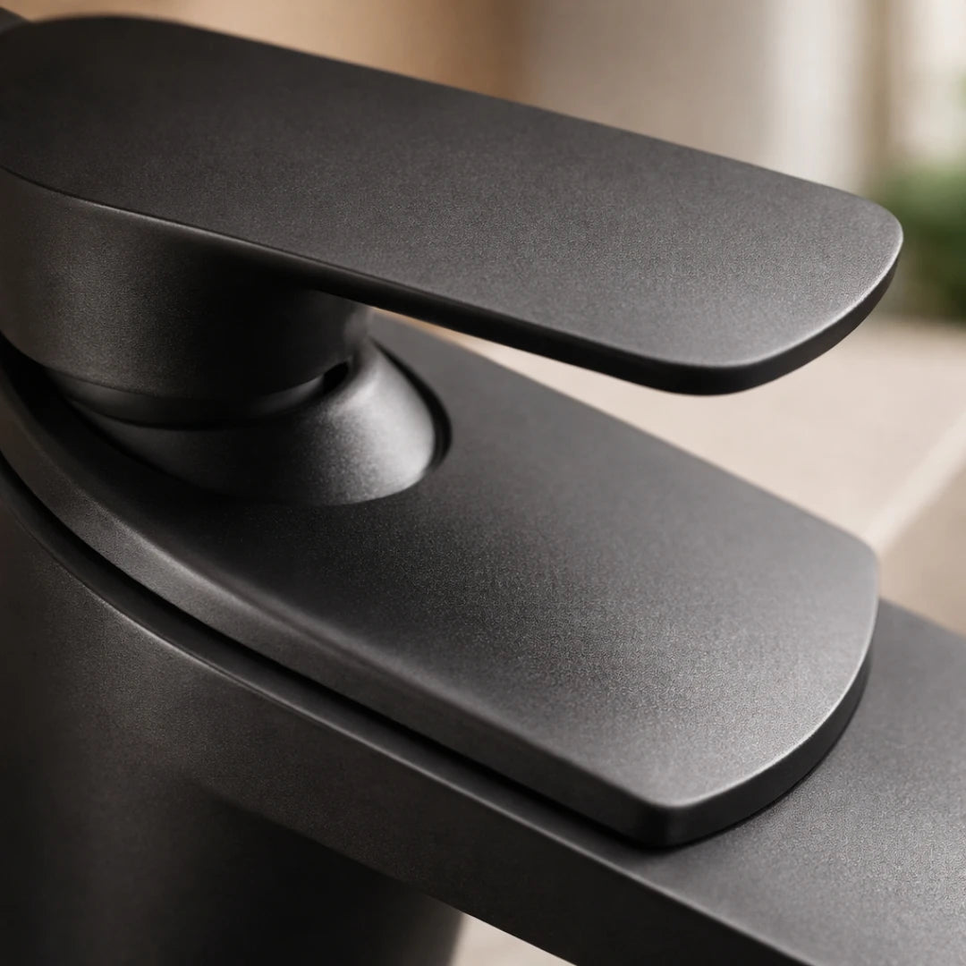 Robinet lavabo salle de bain large design cascade - Noir