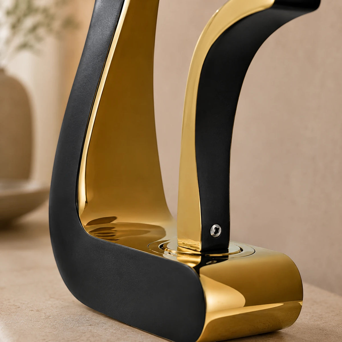 Robinet lavabo salle de bain mitigeur design incurvé - Noir - Laiton