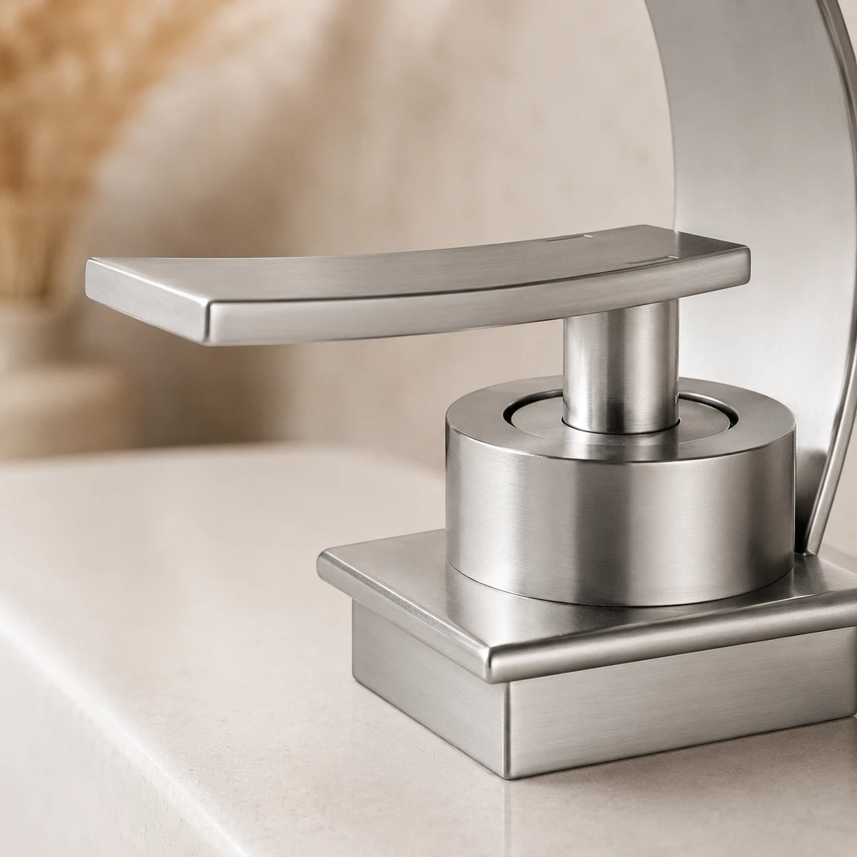 Robinet lavabo salle de bain plat incurvé - Argenté