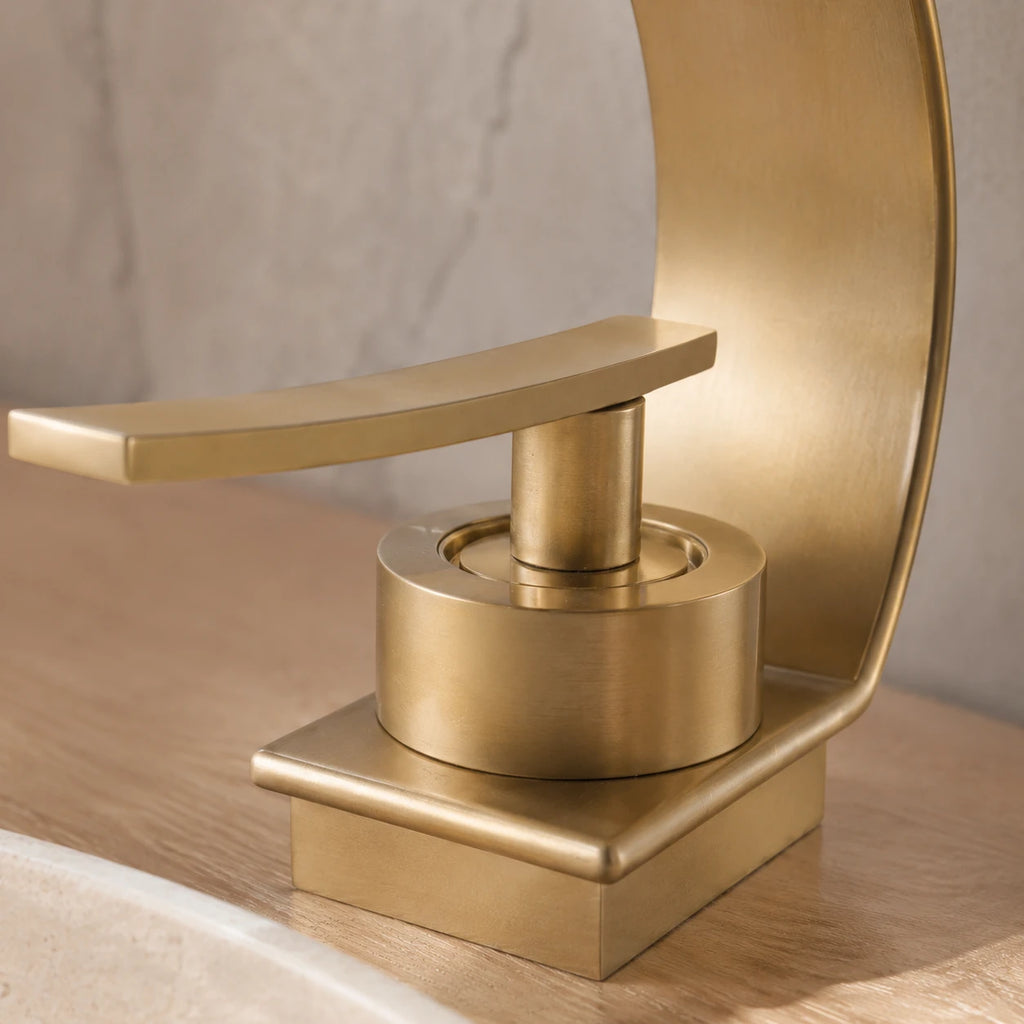 Robinet lavabo salle de bain plat incurvé - Doré
